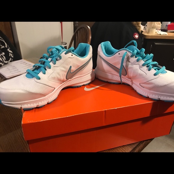 Women's NIKE Downshifte 6 Running Shoes Sz:11 - Picture 3 of 7